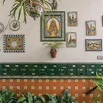 Tipico Y Pintoresco Patio De Vecinos, Con Encanto